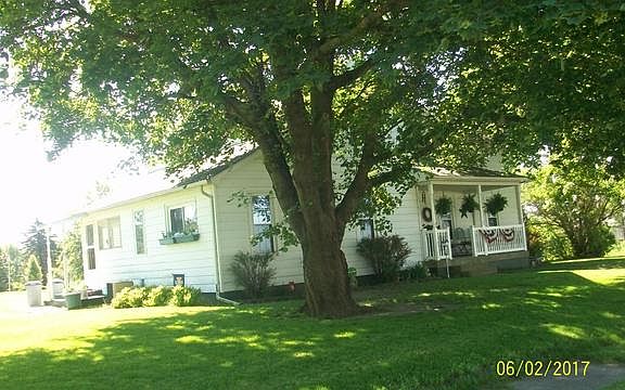 2nd image of 102 Saint Charles St