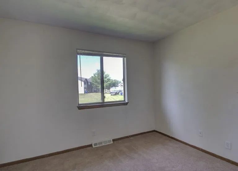 754 W 61st St — Photo 11