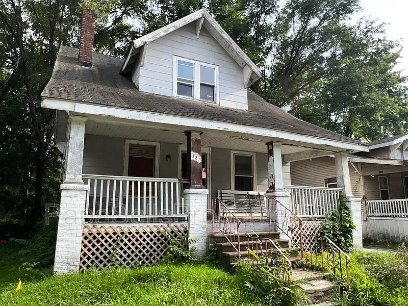 327 E Stuart Ave
