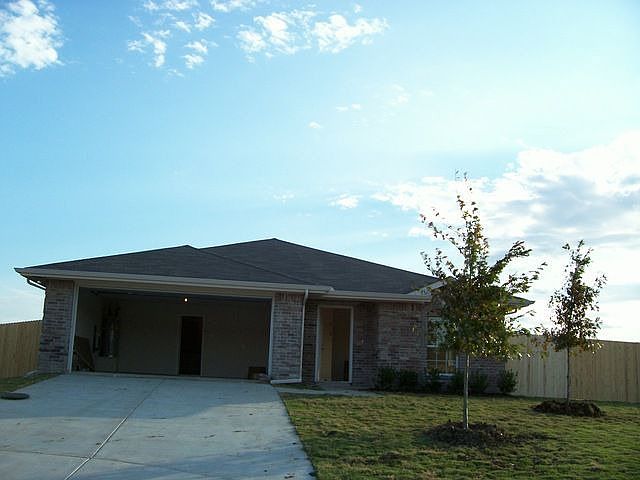 1st image of 604 Savanna Dr