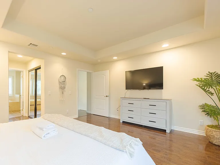 255 S California St — Photo 13