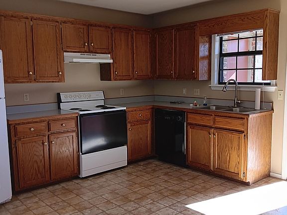 3rd image of 520 E 16th St APT A