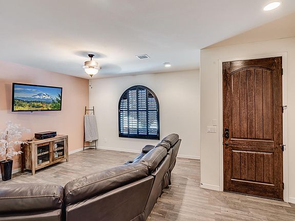 4th image of 3155 Red Orchard Dr