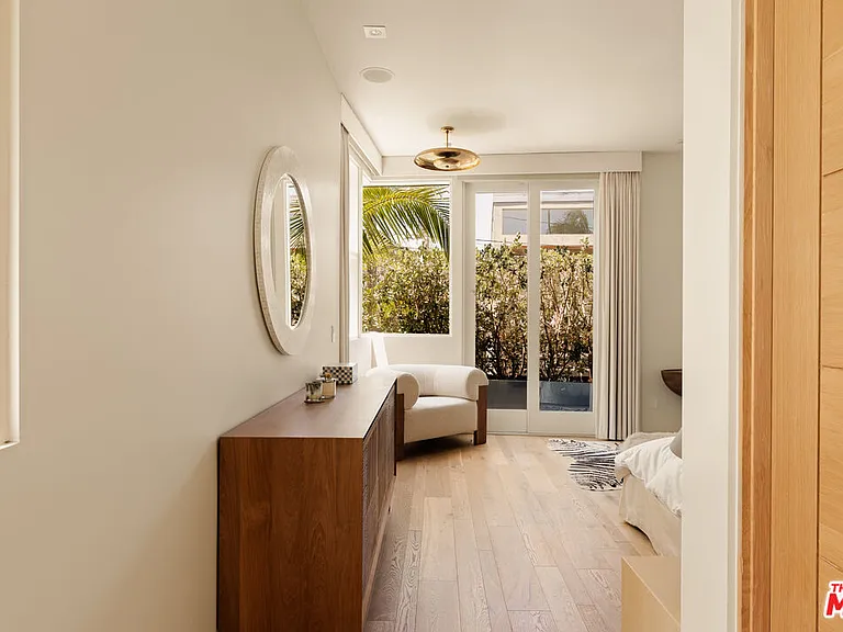 2341 Wilson Ave — Photo 10