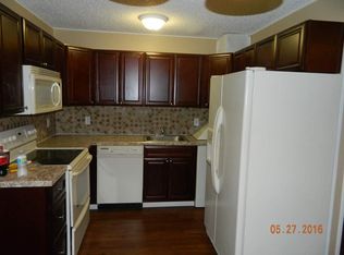 4 Iris Rd, Levittown, PA 19057