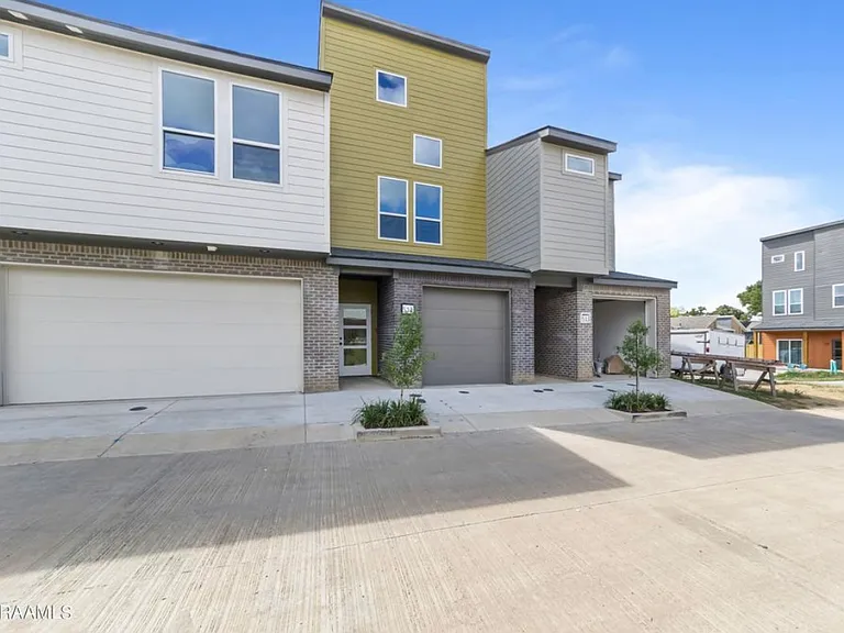 Highland Oaks Ln — Photo 3