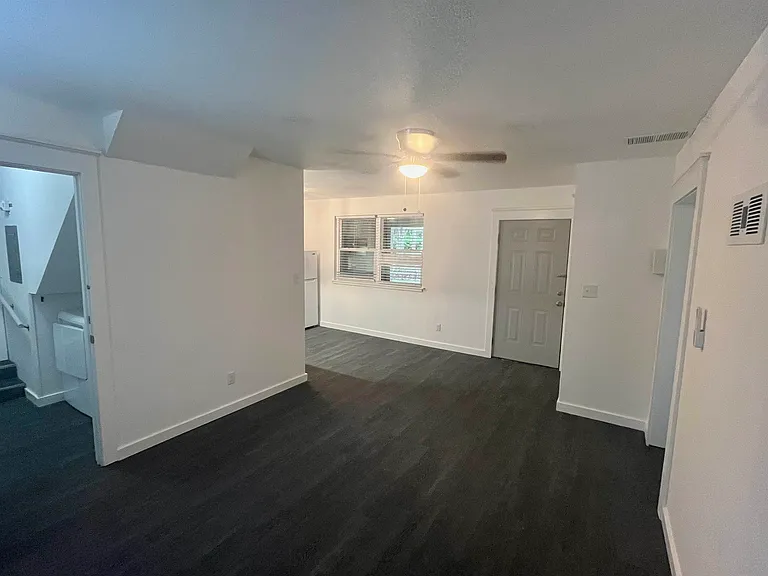 685 S Waukeenah St #B — Photo 2