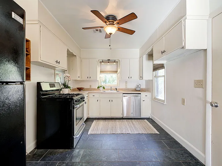 604 N Stewart Ave — Photo 9