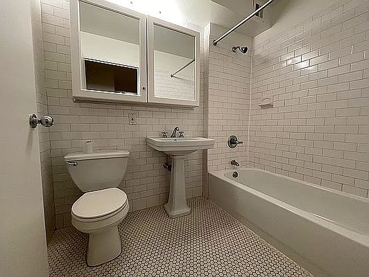 2nd image of 190 E 7th St APT 216