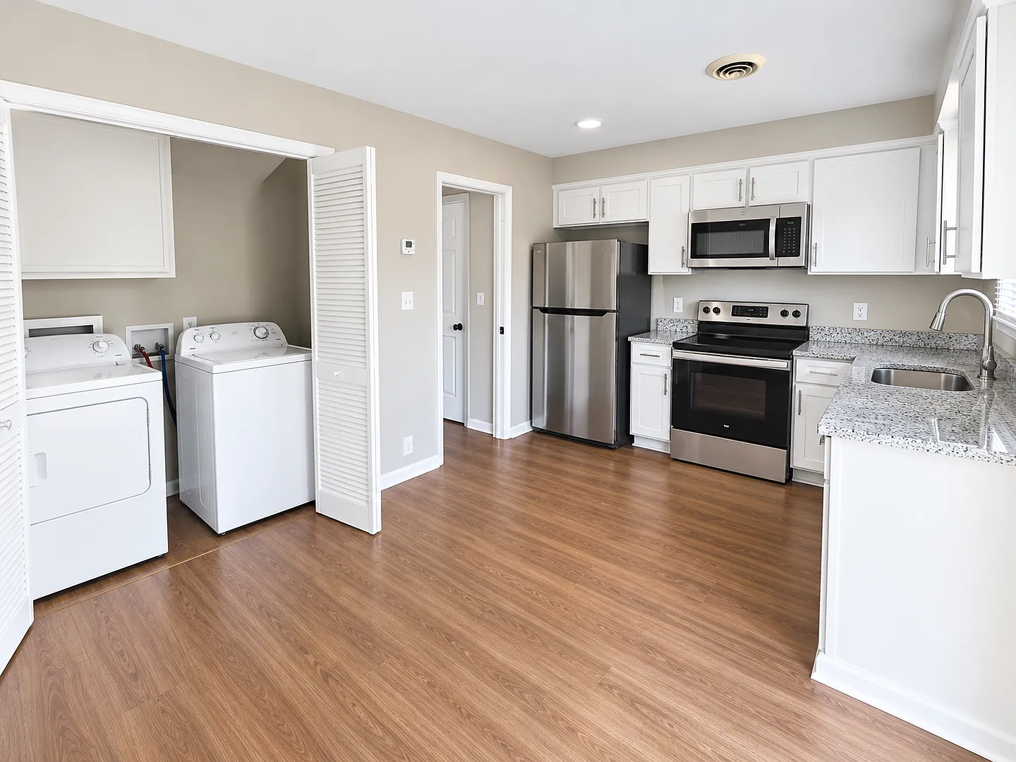610 Commerce St — Photo 2