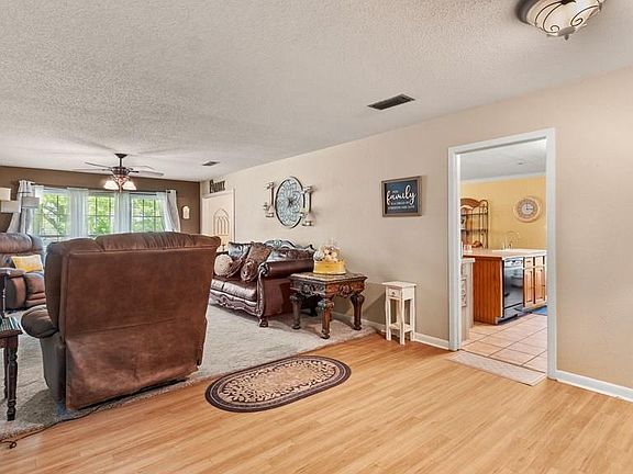 5th image of 12 S Valley Dr