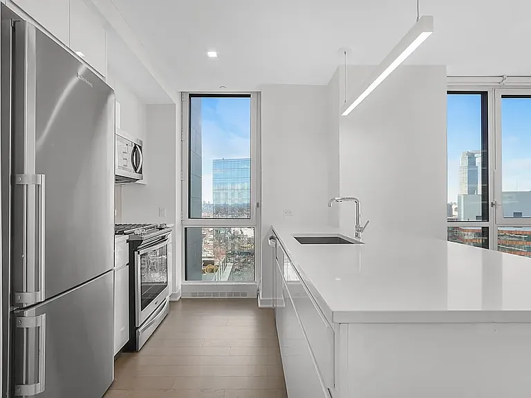 2922 Northern Blvd #Penthouse 1A — Photo 3