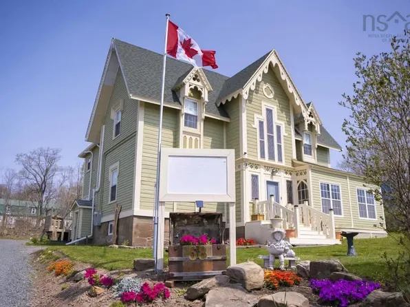 68 Front St, Pictou, NS B0K 1H0