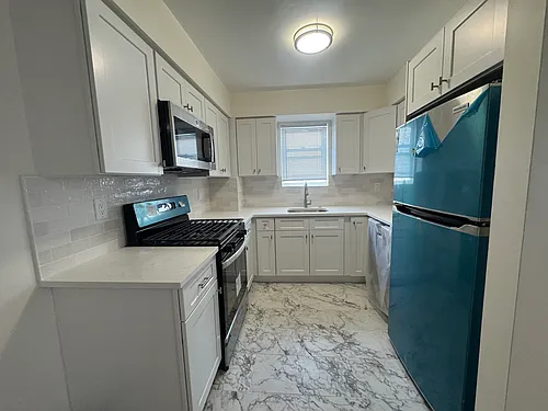 673 Ashford St #2 Photo 1