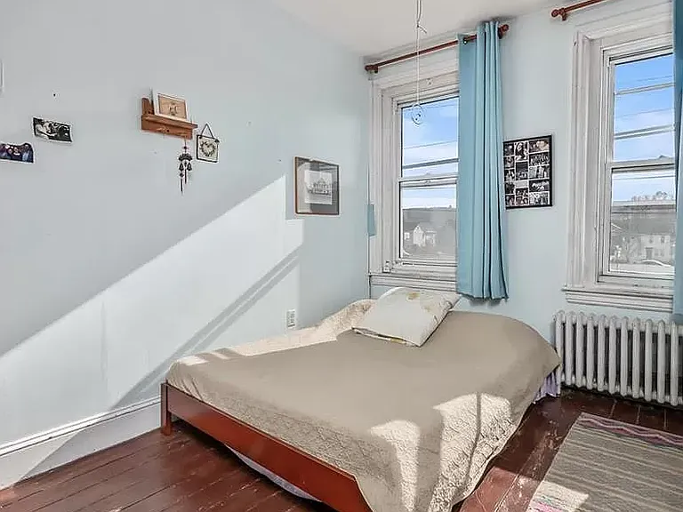 227 E Garrison St — Photo 8