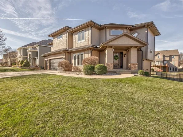 9618 S Appleridge Ln, Lenexa, KS 66227