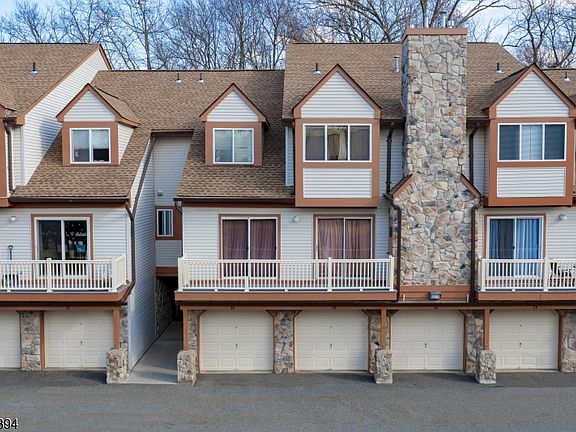 4th image of 30 Woods Edge Dr