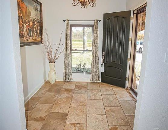 Come on in and let the memories begin! Family and friends will be wowed with the arched foyer with beautiful travertine floors.