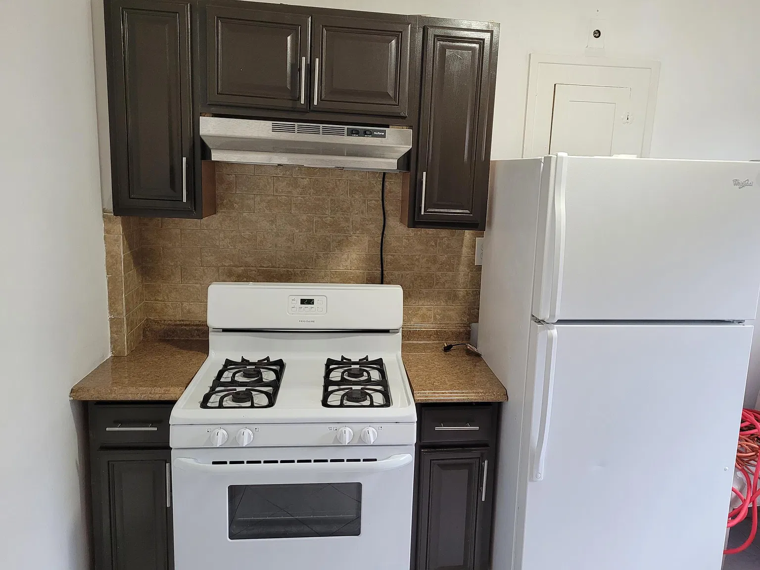 3 bed, 1000 sqft, $1,400 — Photo 2