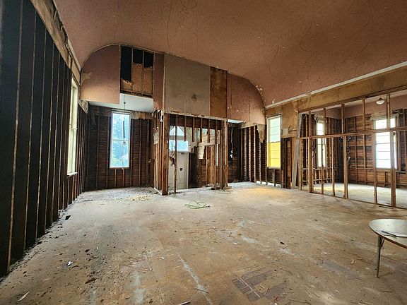3rd image of 146 Church St