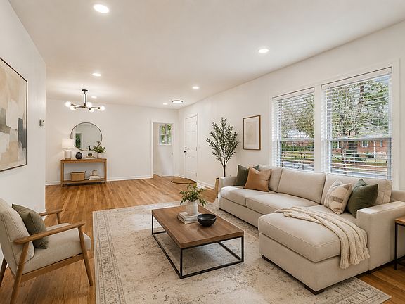 5th image of 3159 Bobolink Dr #2