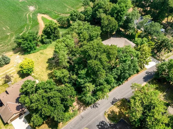 E Cedar Lake Dr, New Prague, MN 56071