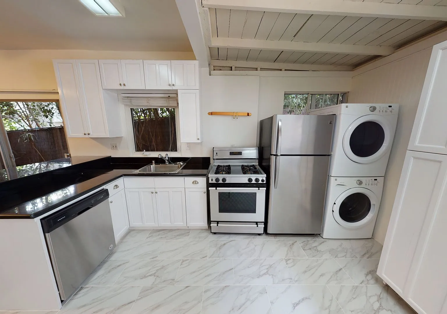 West Hollywood Oasis! *Free Rent* — Photo 3