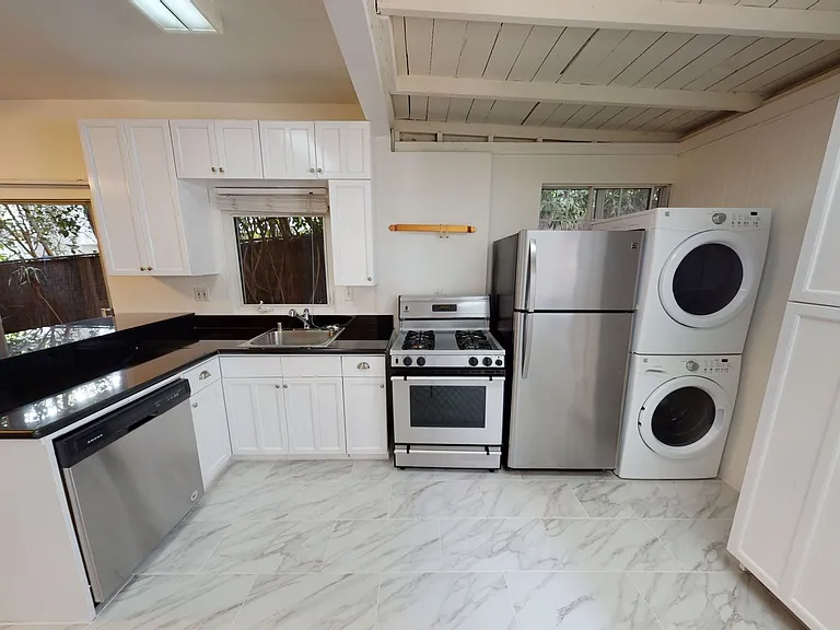 West Hollywood Oasis! *Free Rent* — Photo 3
