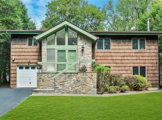 108 Westlake Dr, Valhalla, NY 10595