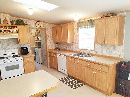 3rd image of 1169 Woodstone