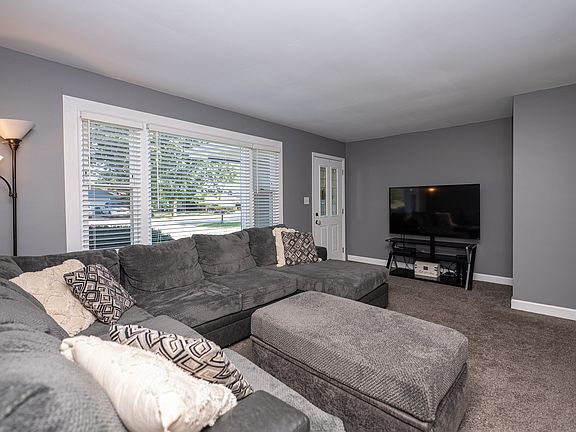 5th image of 403 Birch Dr