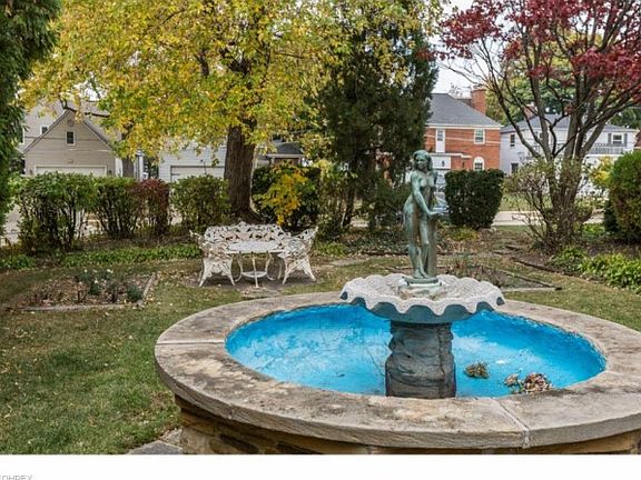 3rd image of 22580 Edgecliff Dr