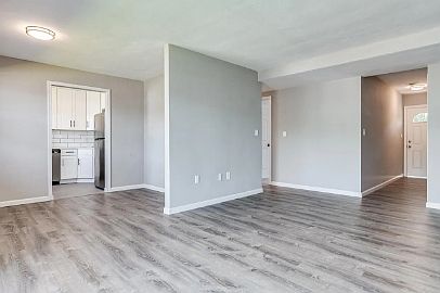 5th image of 802 Main St APT 8