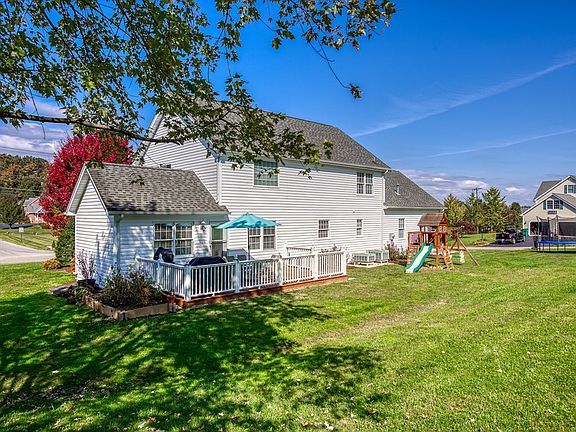 5th image of 19012 Sterling Dr