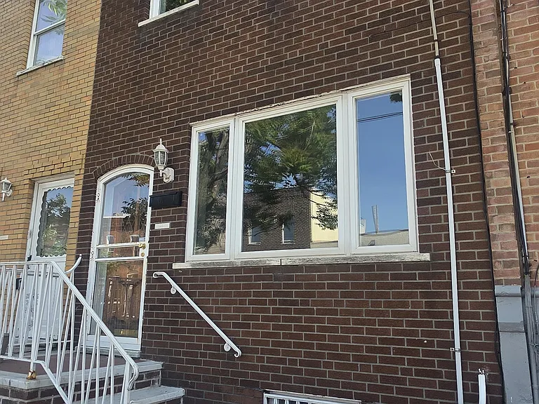 1130 Porter St — Photo 1