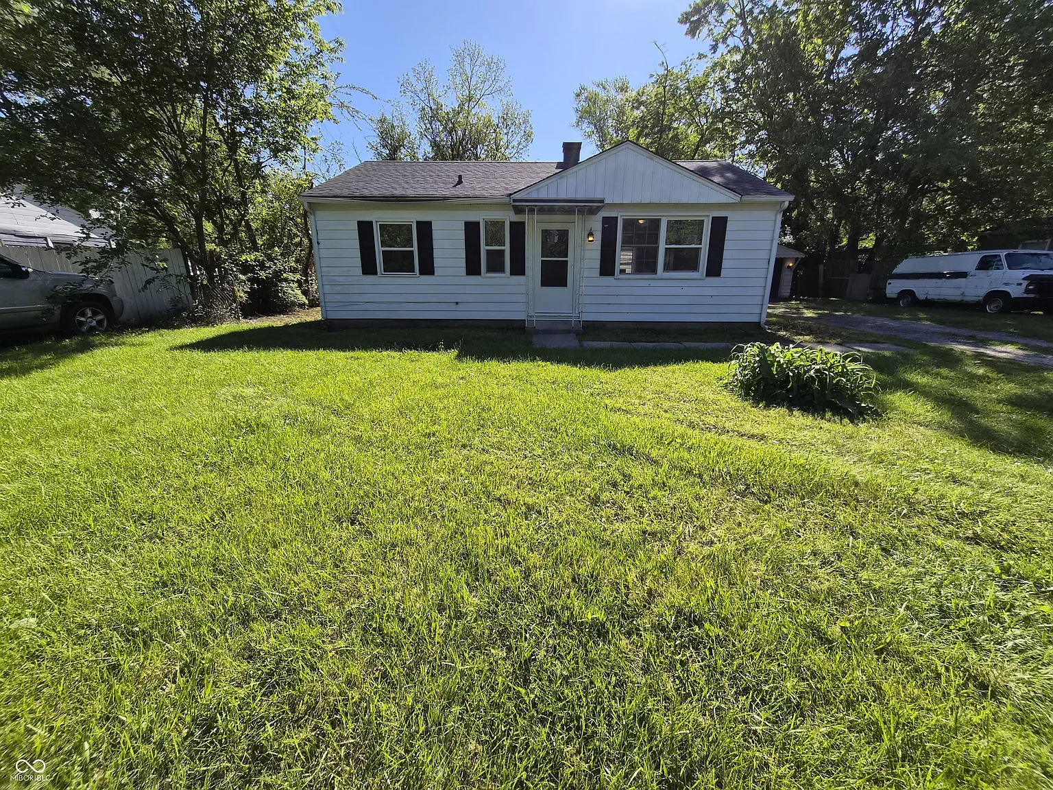 3 bed, 1.0 bath, 816 sqft, $1,600 — Photo 1