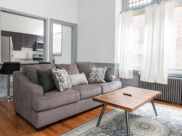 2031 Chestnut St #2R — Photo 2
