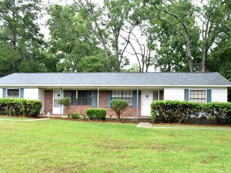 145 Horseshoe Dr — Photo 1