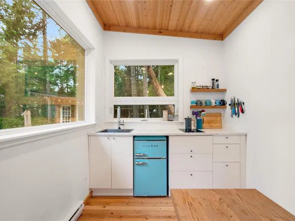 125 Mapleleaf Ln, Sidney Island, ON L1L 1L1