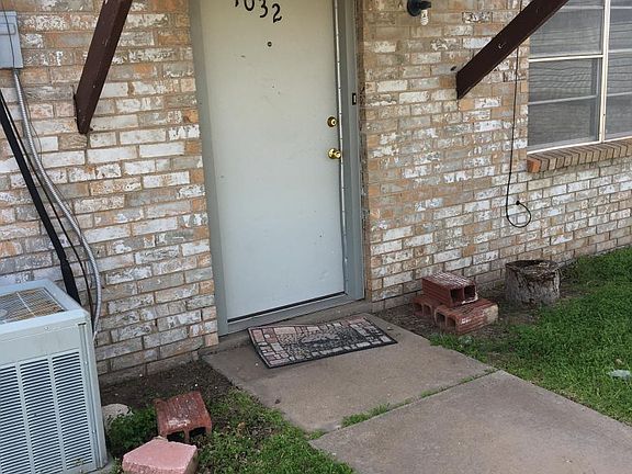4th image of 1032 N Wells St