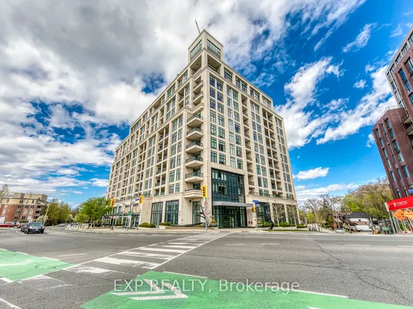 1 Old Mill Dr #1118, Toronto, ON M6S 0A1