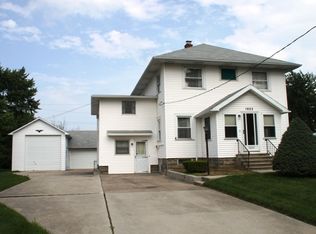 1025 Grasser St, Oregon, OH 43616