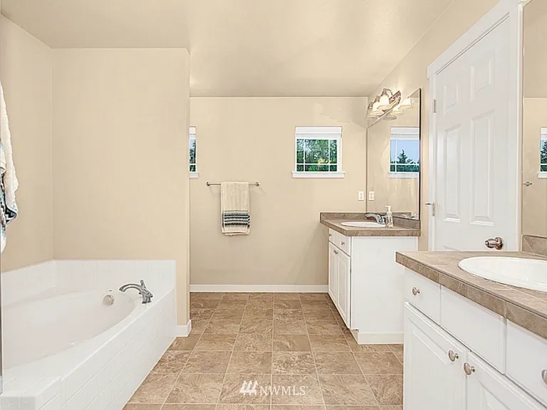 9956 244th Pl NE #98053REDMOND — Photo 15