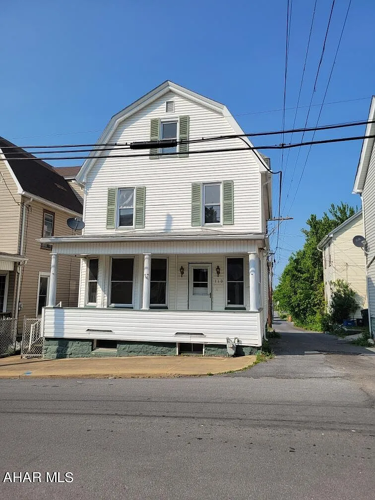 110 9th St photo 1