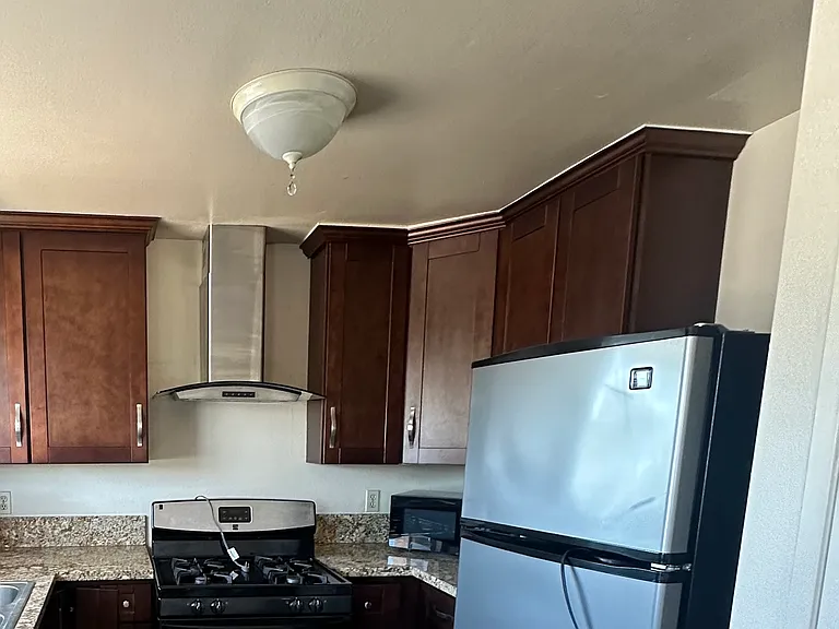 819 S Marguerita Ave #C — Photo 6