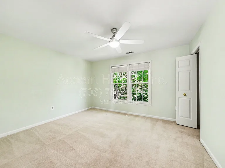 8942 Kenilworth Dr — Photo 16