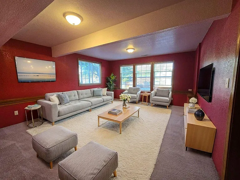 1335 NW Vallejo Dr — Photo 1