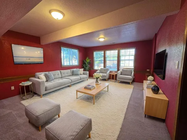 1335 NW Vallejo Dr, Roseburg, OR 97471