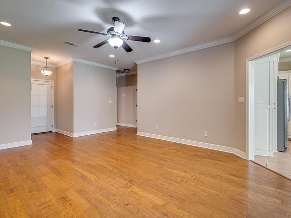 5th image of 103 Carriage Way