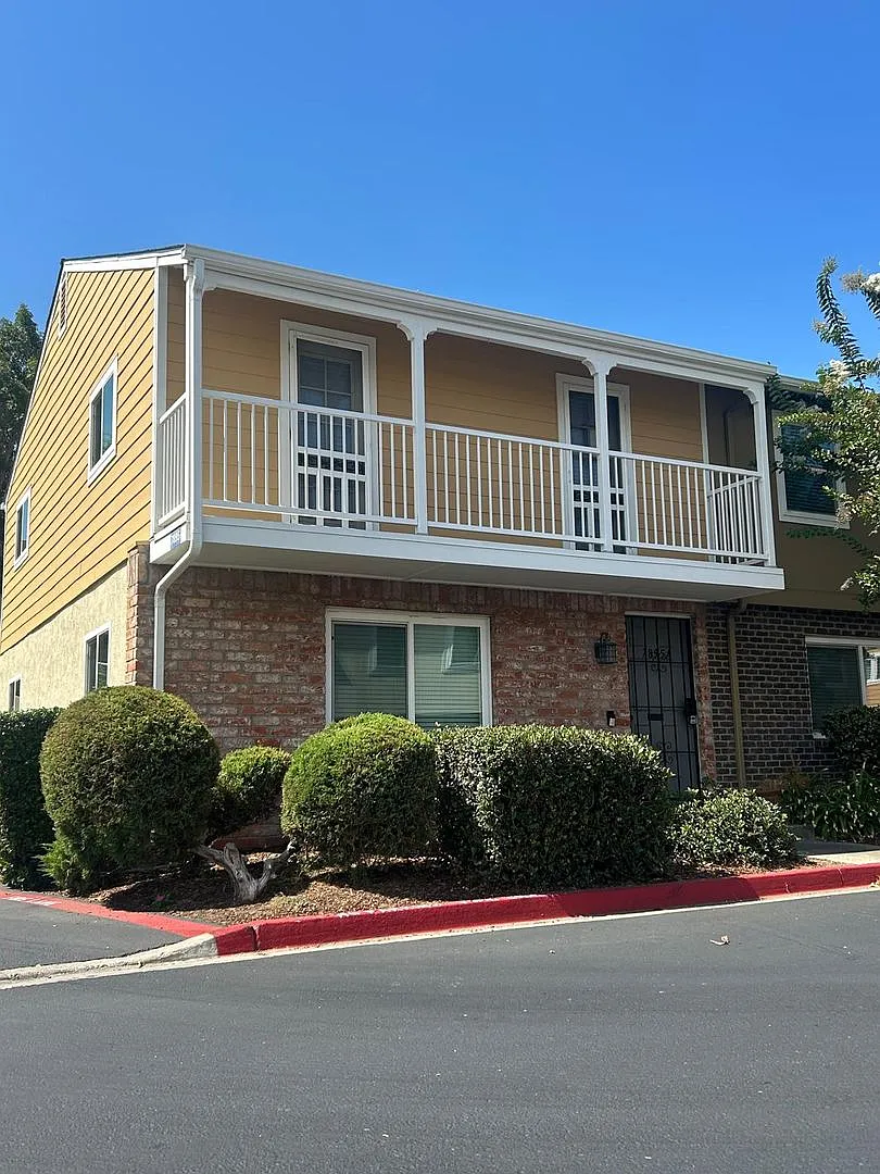 Fully upgraded 3 bedroom/1.5 Bath Two Story Condo! $3,745 — Photo 1